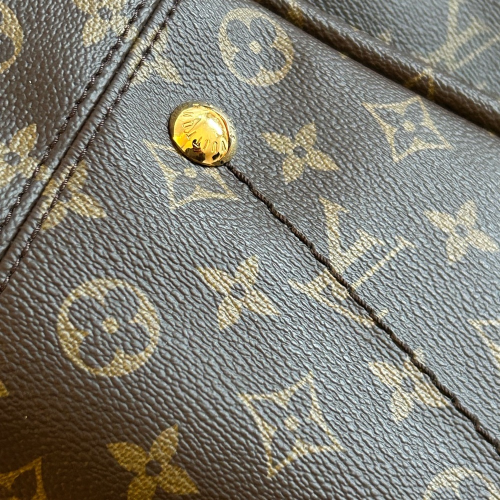 Authentic Louis Vuitton Artsy MM – Monogram Canvas - Picture 14 of 15